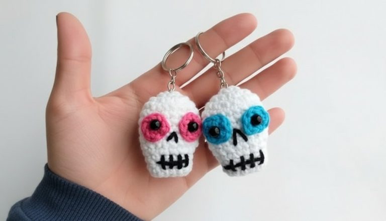 Very Easy Crochet Skull Keychain Pattern 9