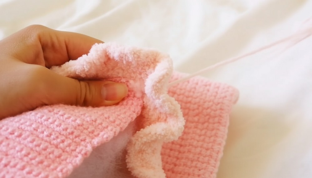 Beautiful Crochet Cushion Pattern 6