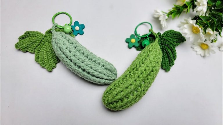 Crochet Bitter Melon Keychain With Leaf Pattern 9