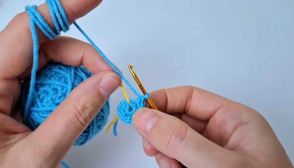 Crochet Little Bird Amigurumi Pattern 1