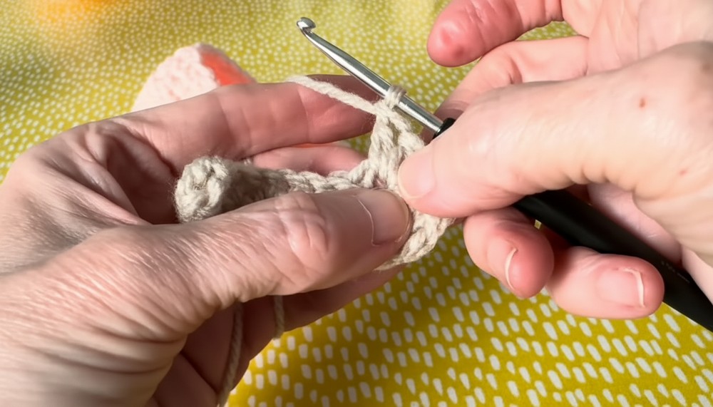 Crochet Mary Jane Baby Shoes Pattern 2