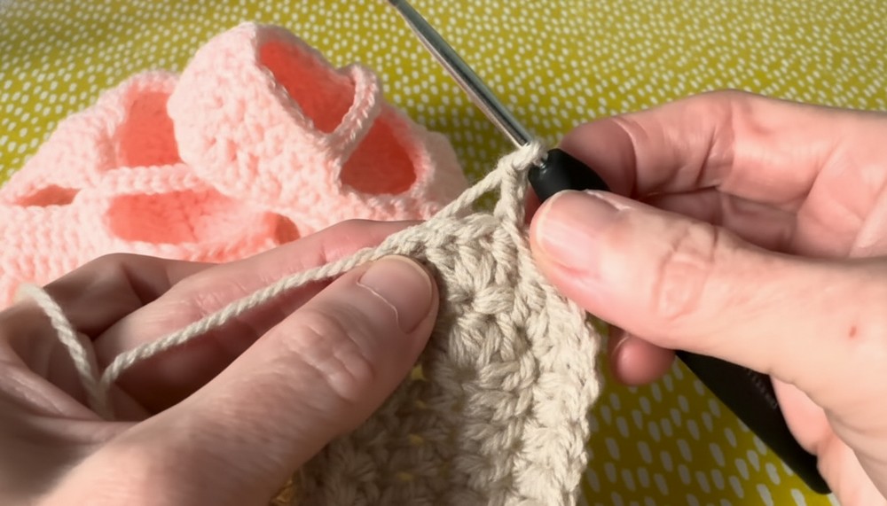 Crochet Mary Jane Baby Shoes Pattern 3