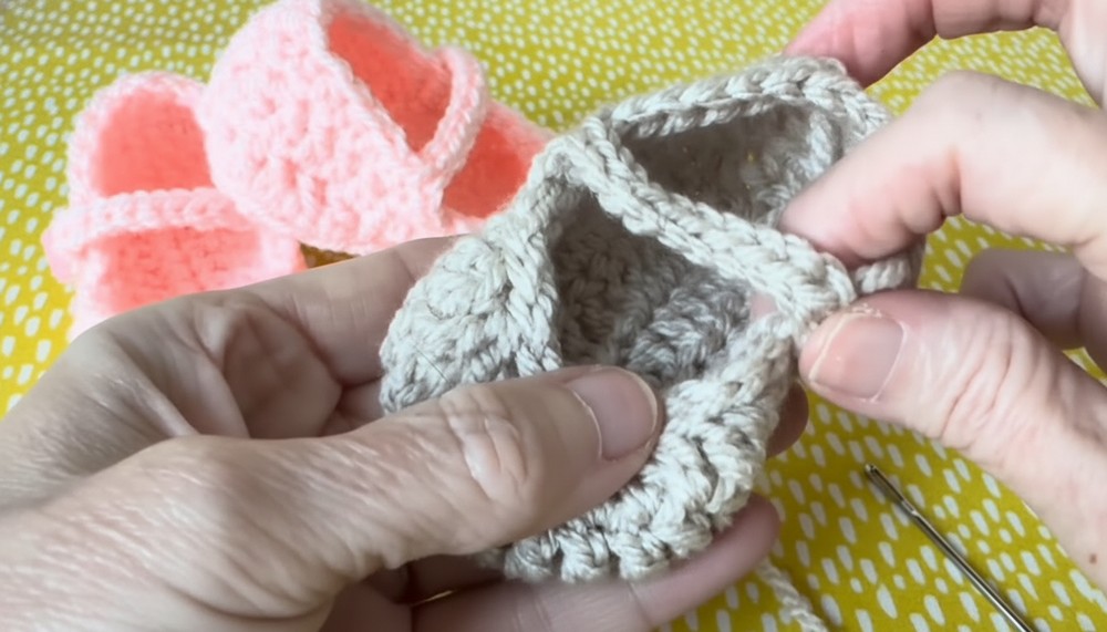 Crochet Mary Jane Baby Shoes Pattern 6