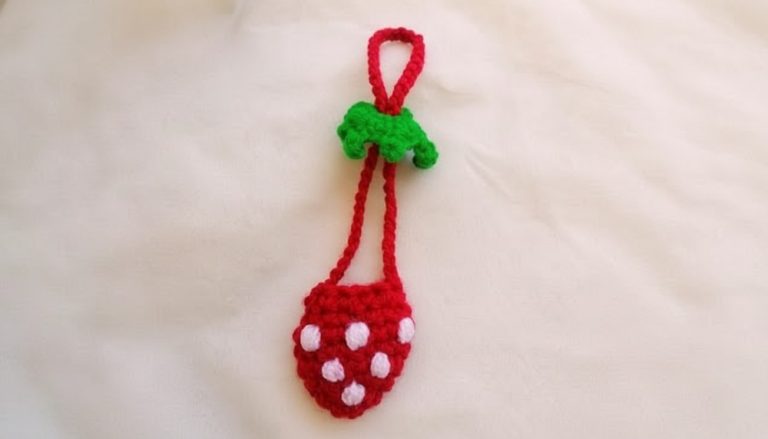 Crochet Mini Strawberry Bag Pattern 7