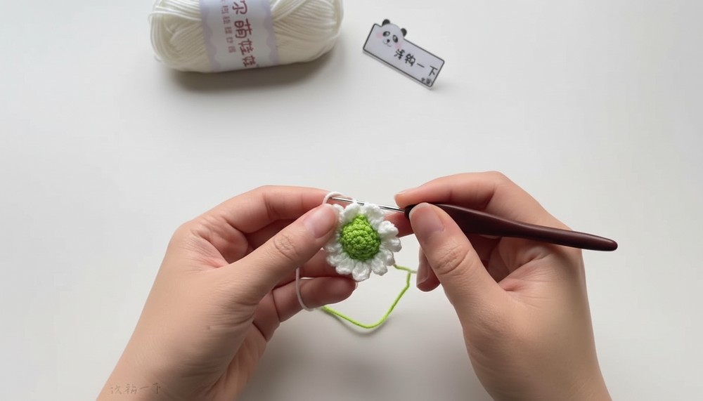 Crochet Special Daisy Flower Pattern 4