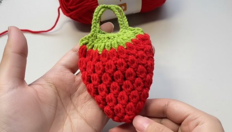 Crochet Strawberry Mini Bag Pattern 8