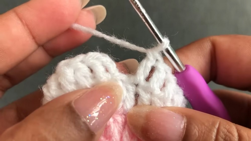 Cute Crochet Baby Mittens Pattern 3