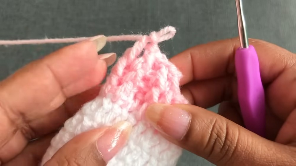 Cute Crochet Baby Mittens Pattern 4