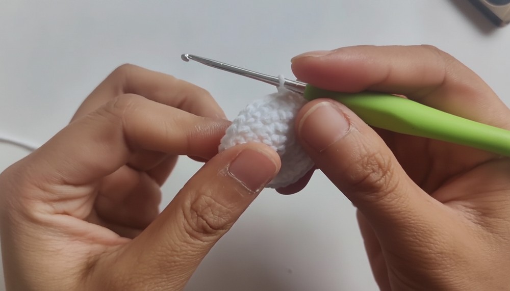 Cute Crochet Eggshell Chicks Pattern 7