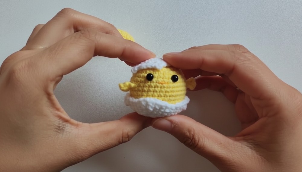 Cute Crochet Eggshell Chicks Pattern 8