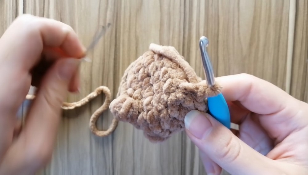 Cute Crochet Frog Amigurumi Pattern 4