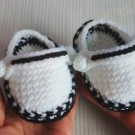 Easy Crochet Baby Slippers Pattern 7