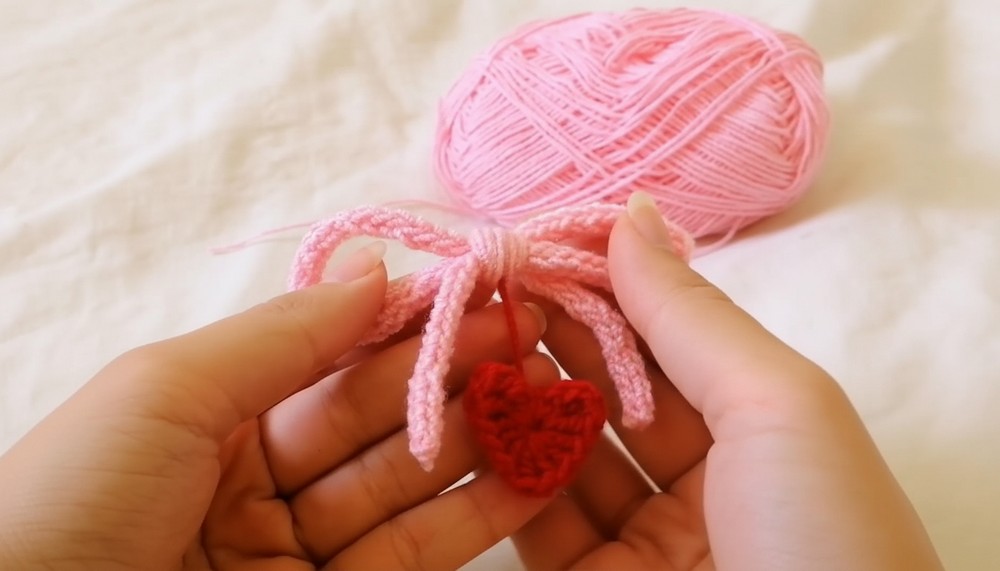 Easy Crochet Keychain Bow Pattern 4