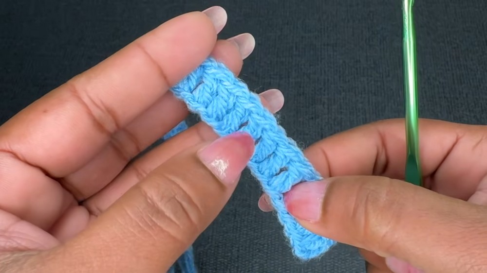 Easy & Fast Crochet Baby Hat Pattern 2