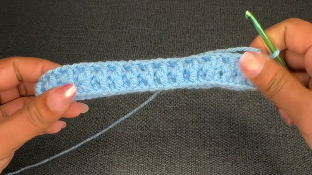 Easy & Fast Crochet Baby Hat Pattern 3