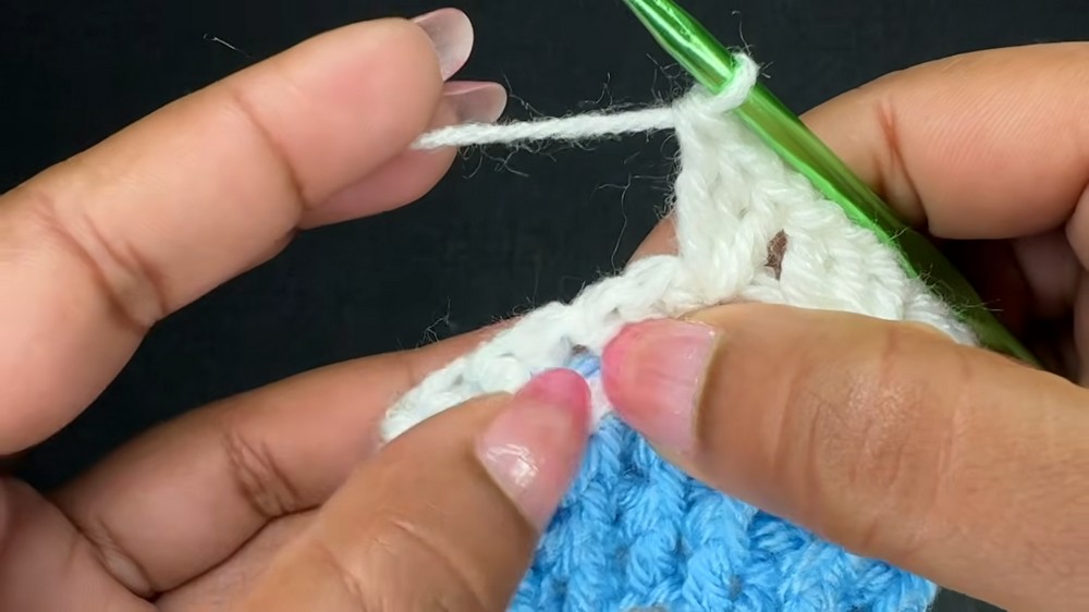 Easy & Fast Crochet Baby Hat Pattern 4