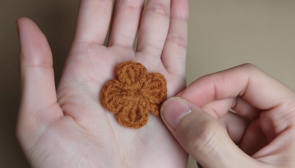 Mini Crochet Lucky Four-Leaf Clover Pattern 5