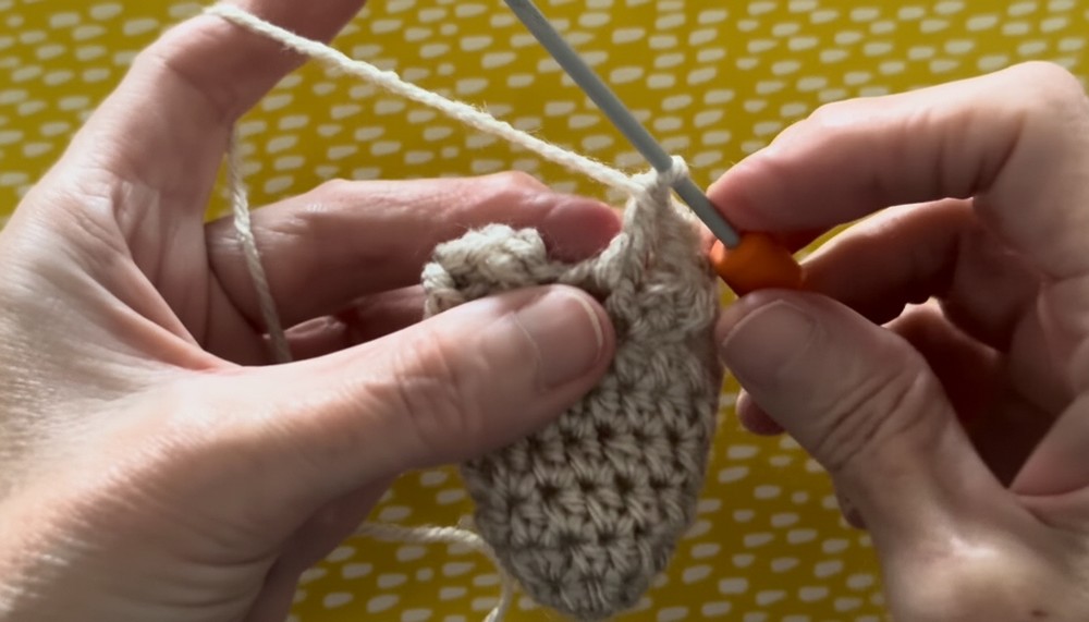 Newborn Crochet Mittens Pattern 3