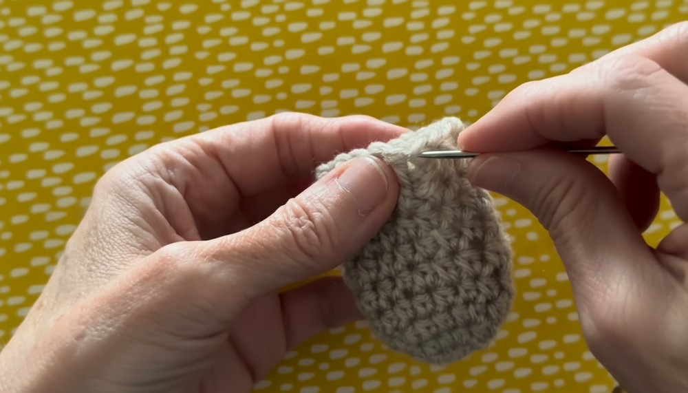 Newborn Crochet Mittens Pattern 4