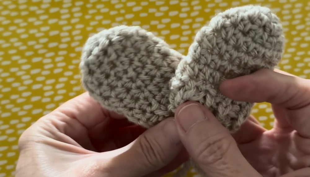 Newborn Crochet Mittens Pattern 7